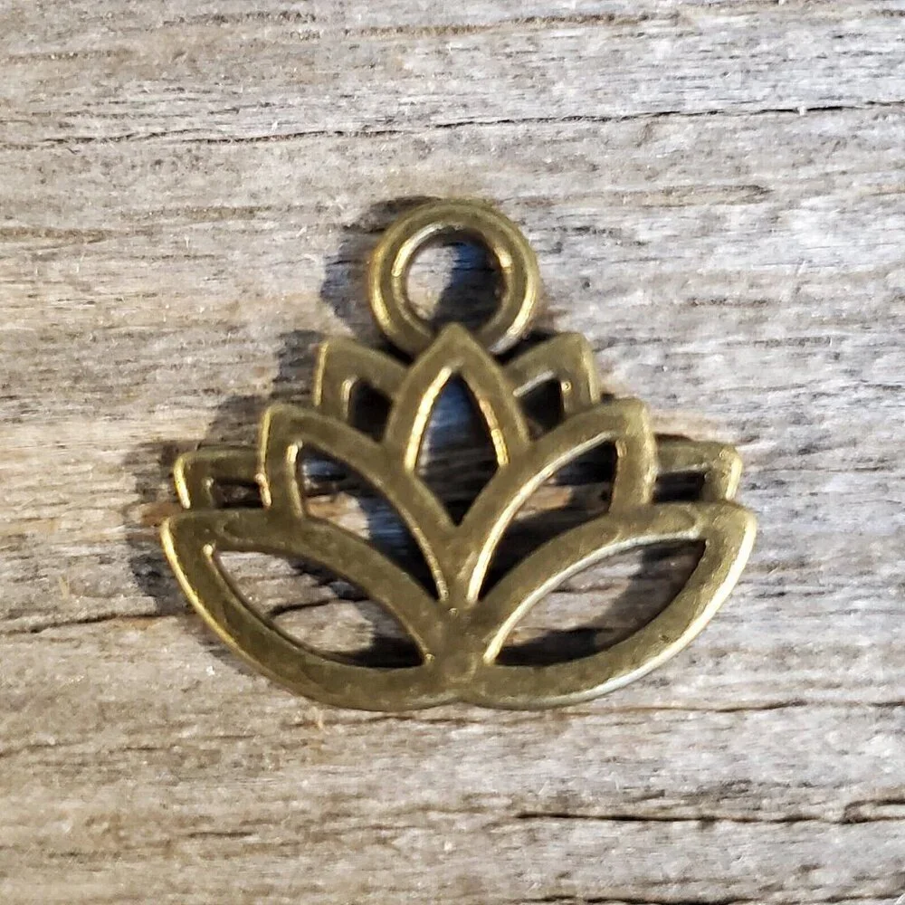 Antique Bronze Open Lotus Flower Zen Garden Yoga 15x17mm Charms Pendants 10 pcs